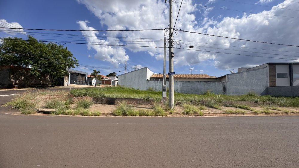 Terreno - Venda - Jardim Tropical - Botucatu - SP